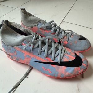 Nike Gray & Coral Patterned Soccer Cleats with Black Swoosh